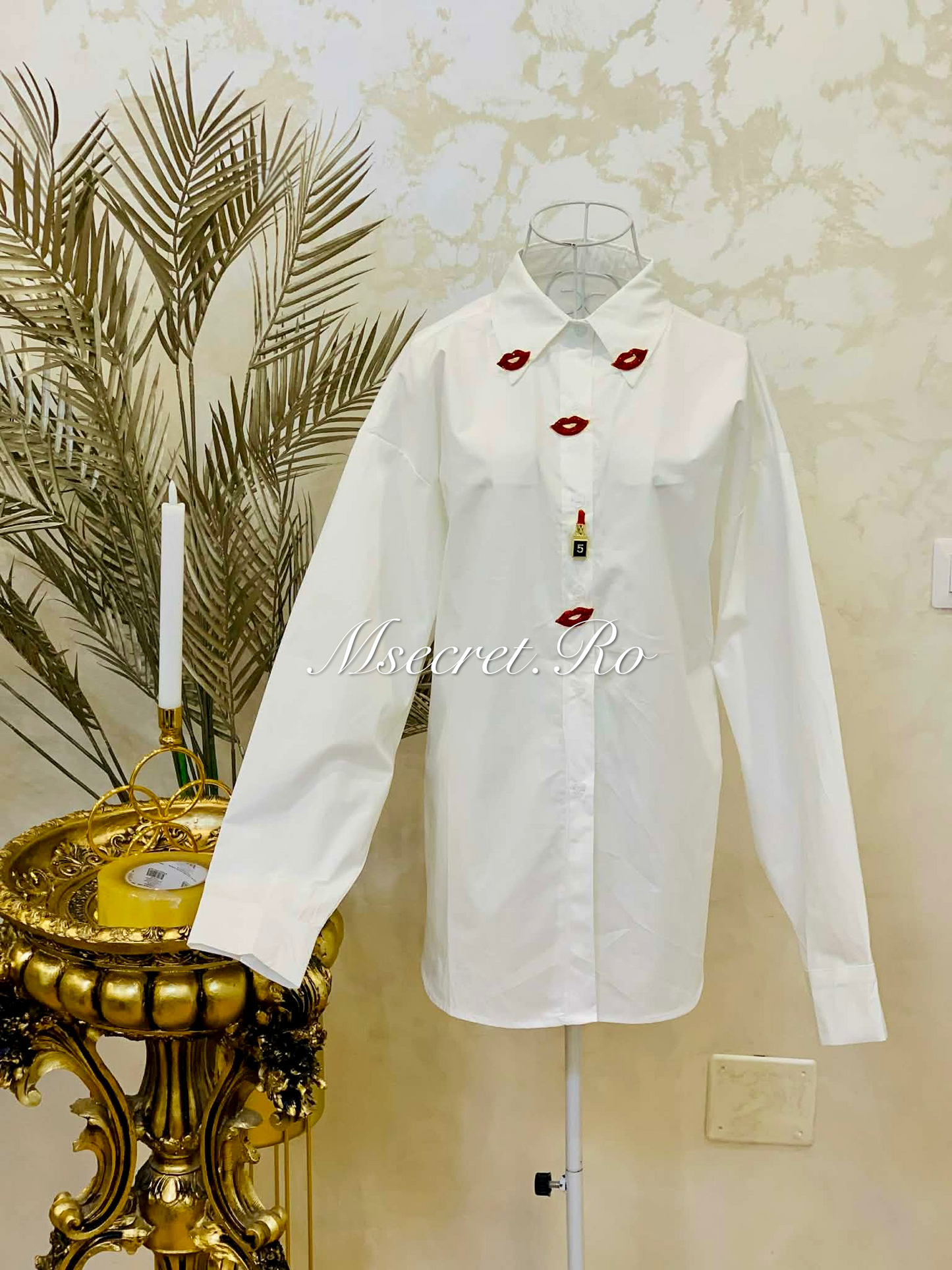 Camasa alba din bumbac cu detalii rosii