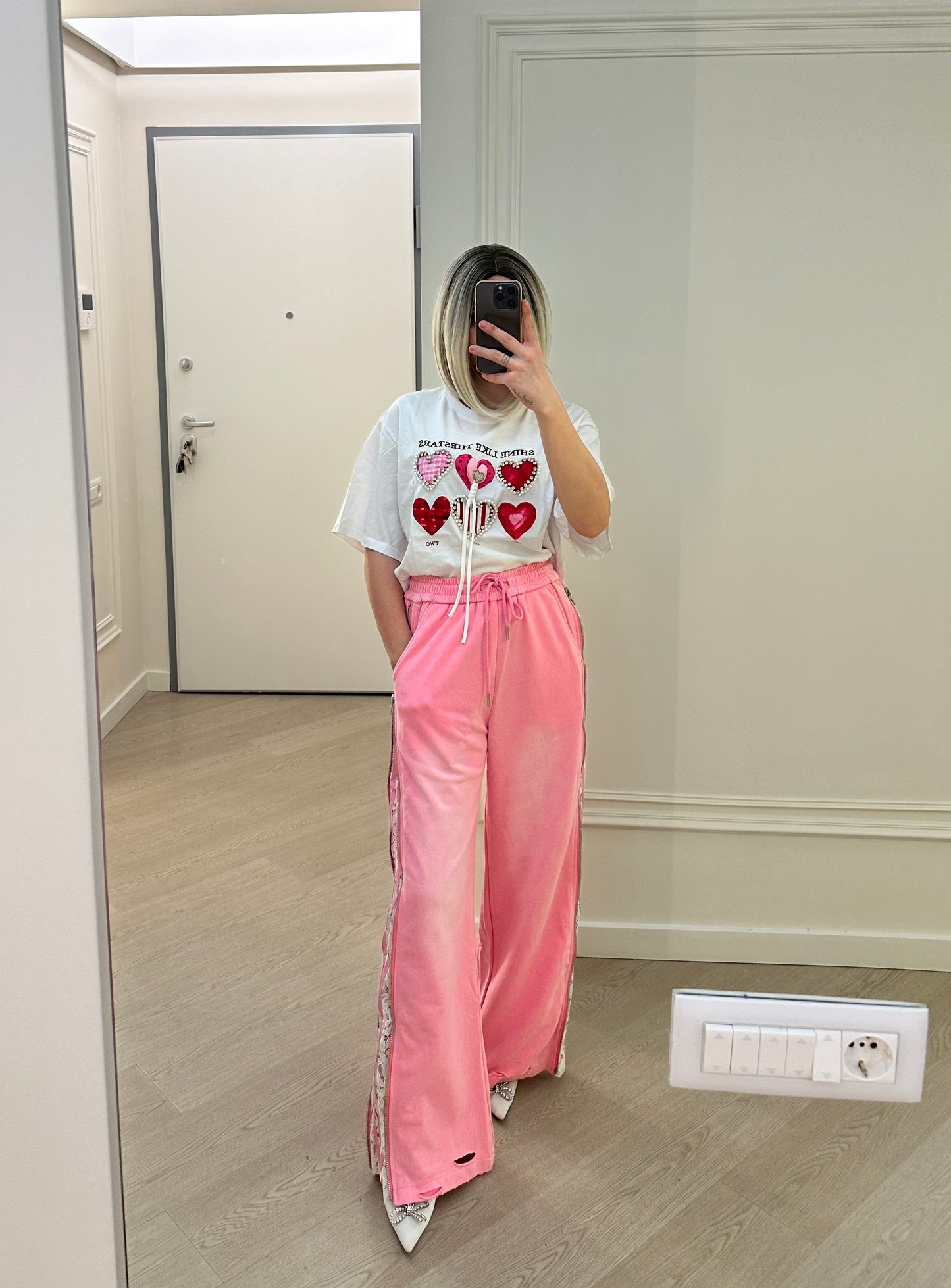 Tricou alb din bumbac cu aplicatii 3D