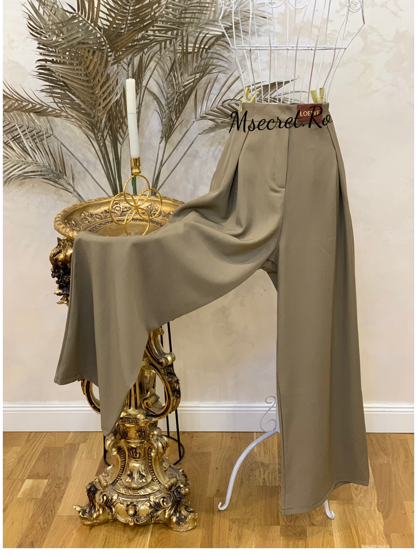 Pantaloni kaki moderni