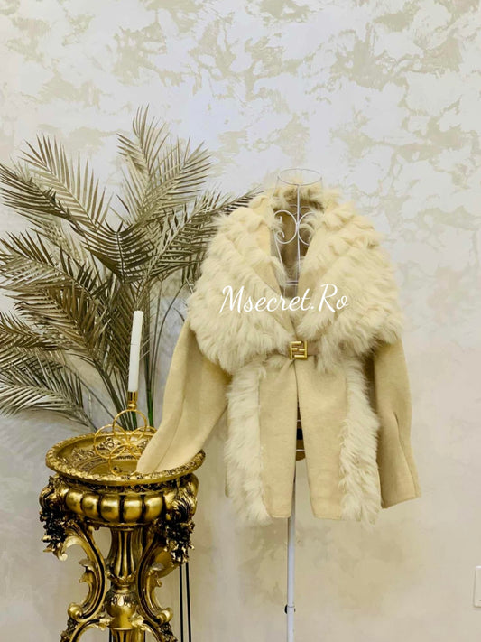 Cardigan bej cu blana naturala
