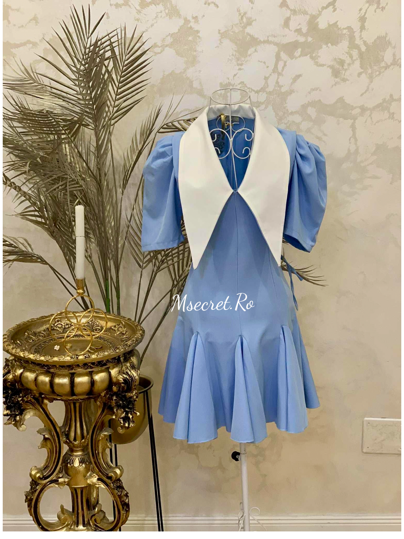 Rochie albastră cu guler maxi alb