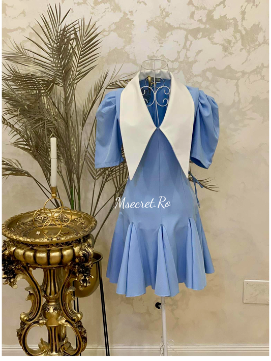 Rochie albastră cu guler maxi alb