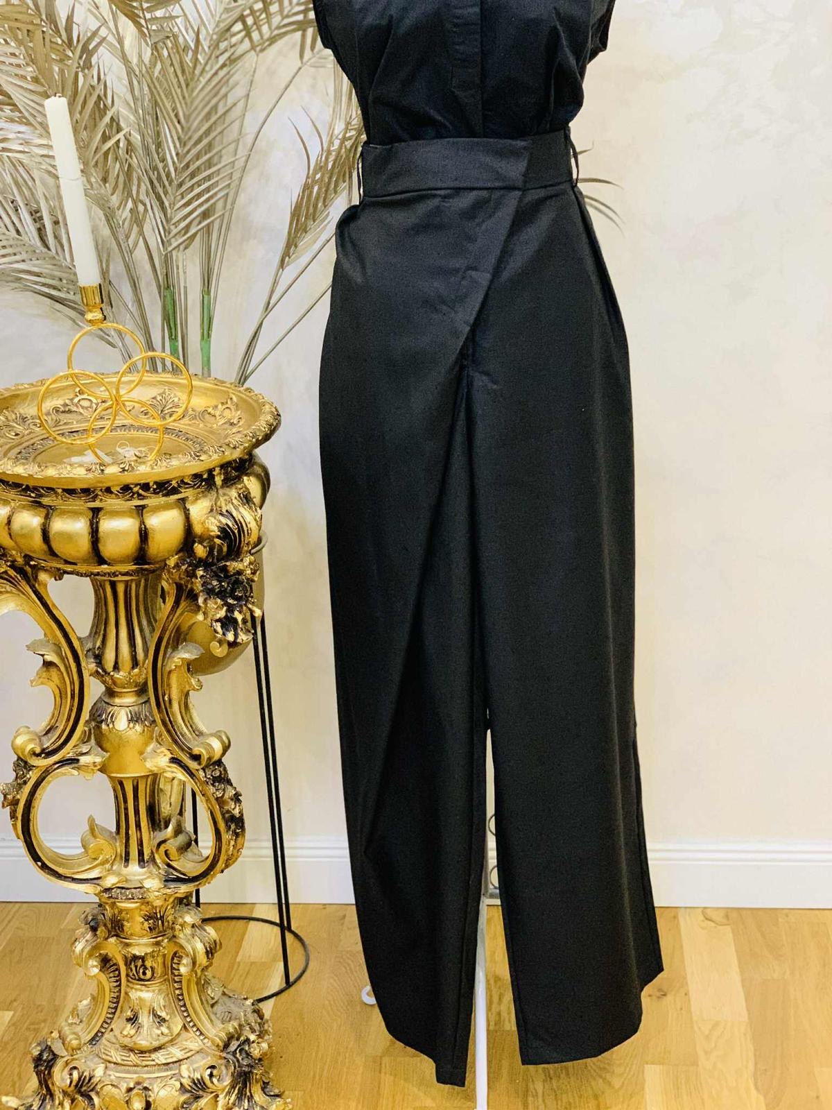 Pantaloni negri moderni