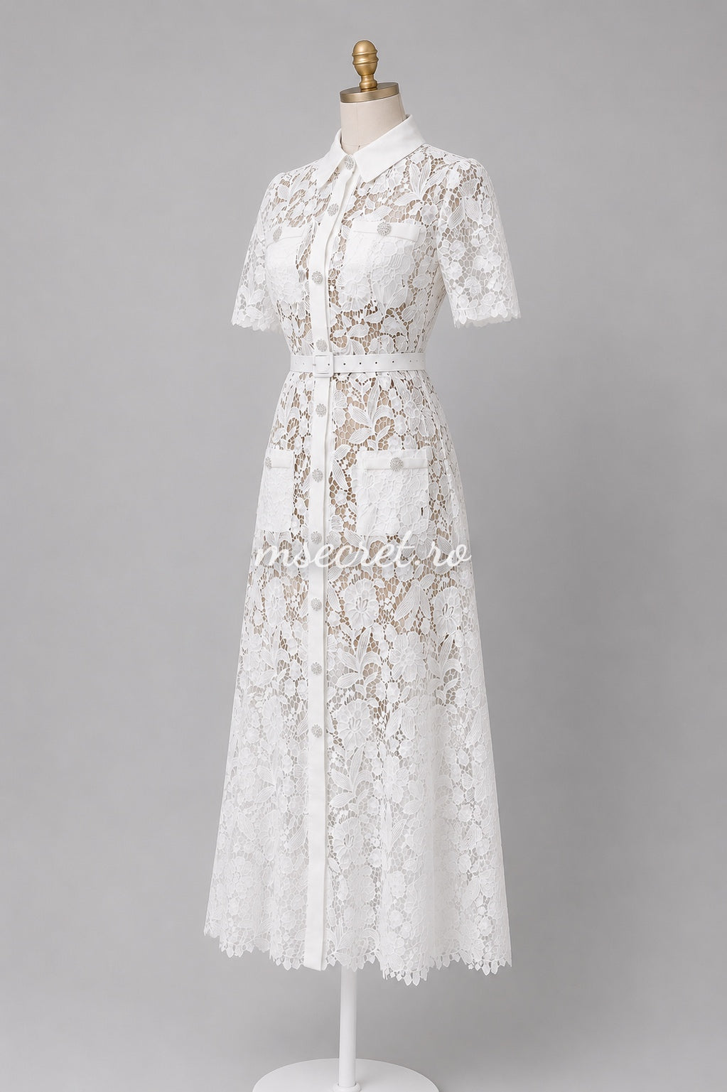 Rochie alba din dantela eleganta cu guler si cordon in talie