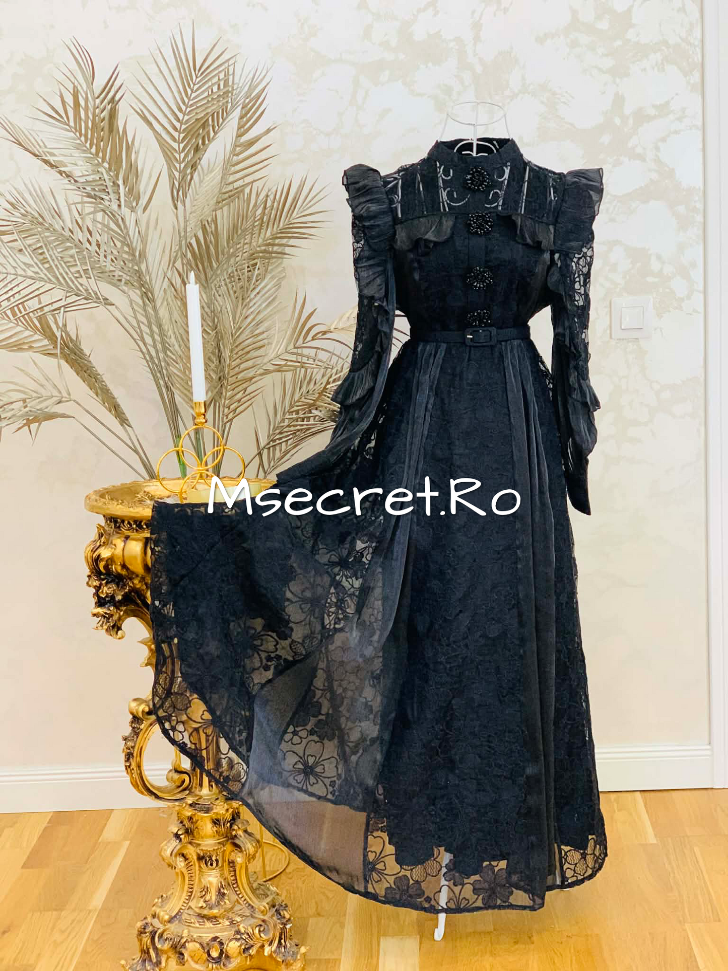 Rochie lungă elegantă neagră din dantelă cu volane