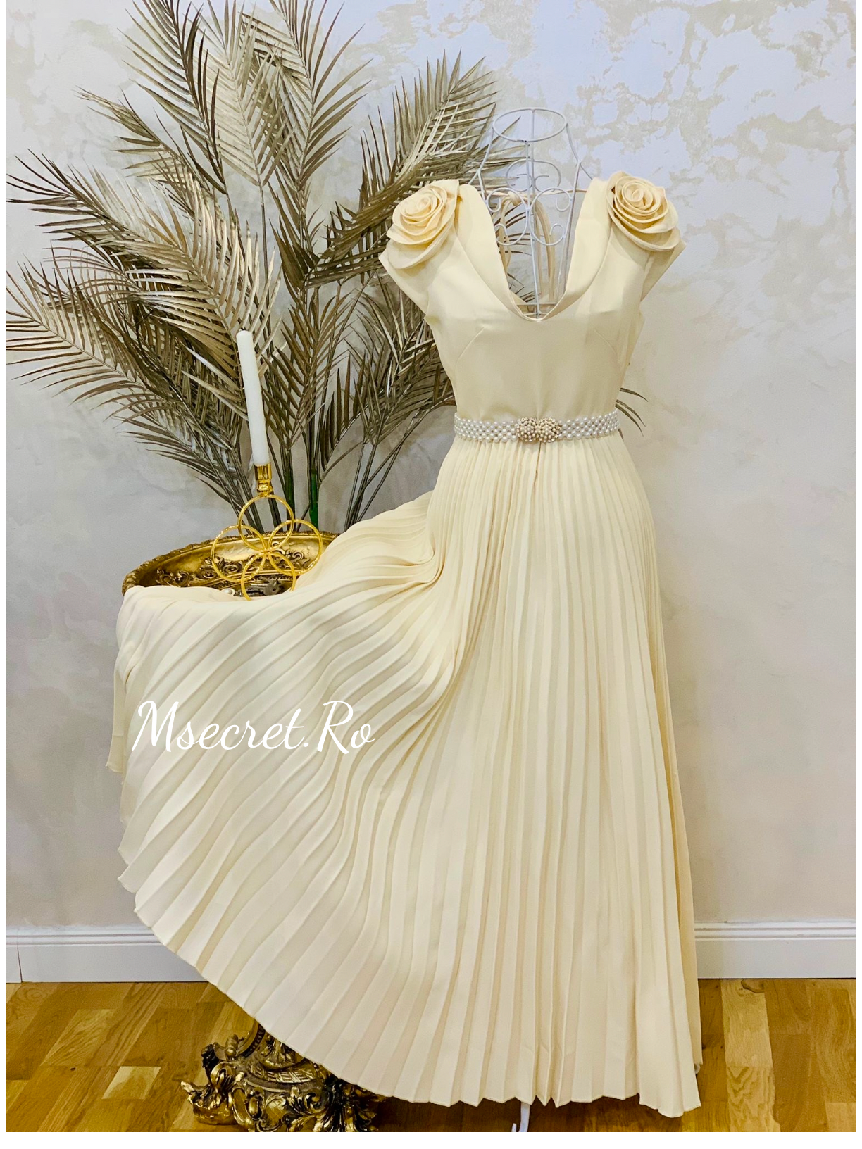 Rochie midi bej cu trandafiri