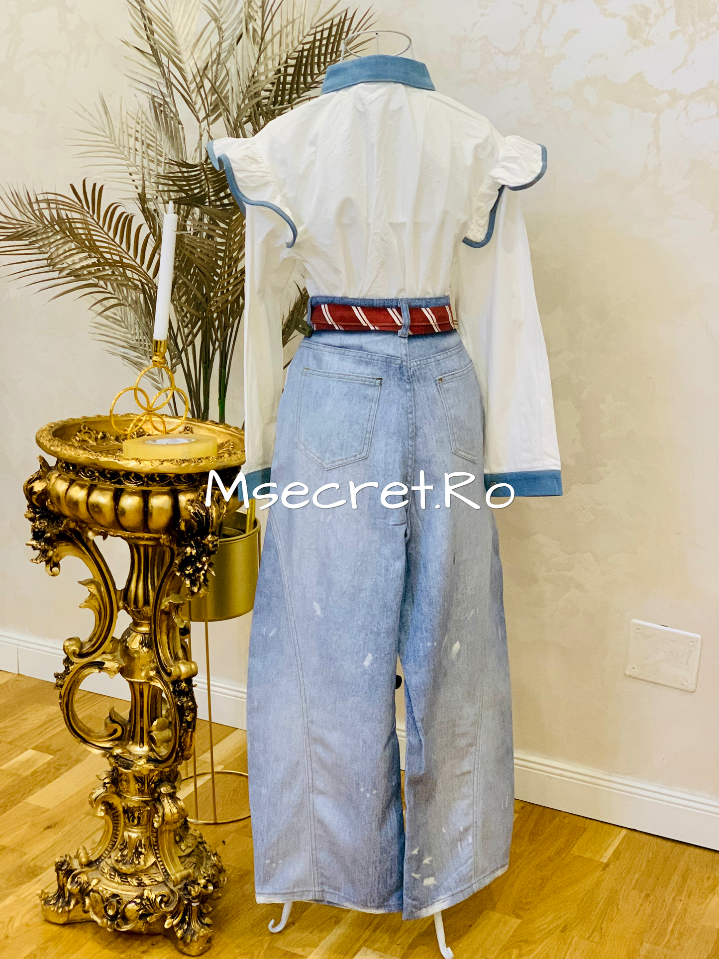 Blugi cu pietre si model