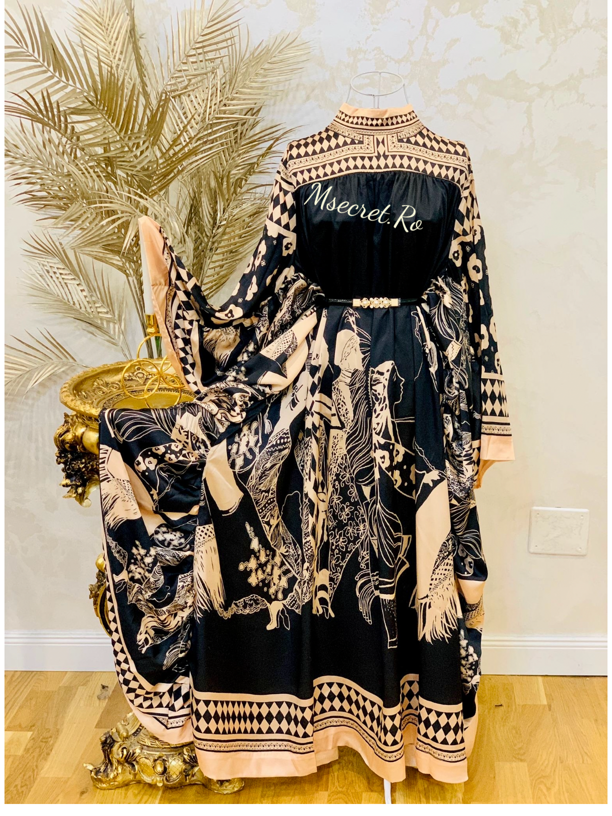Long diaphanous dress with graphic print and geometric details