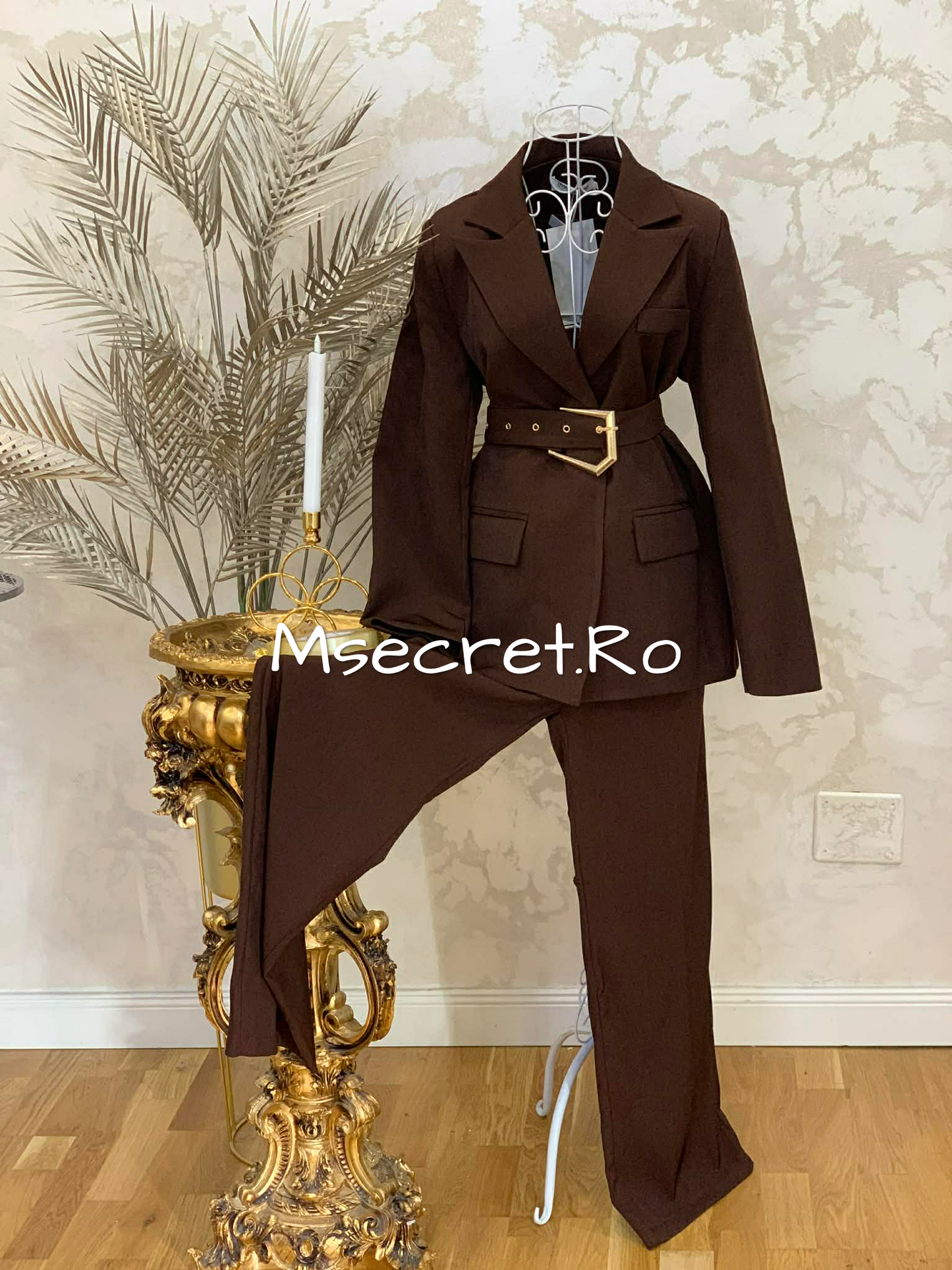 Costum maro cu sacou si pantaloni