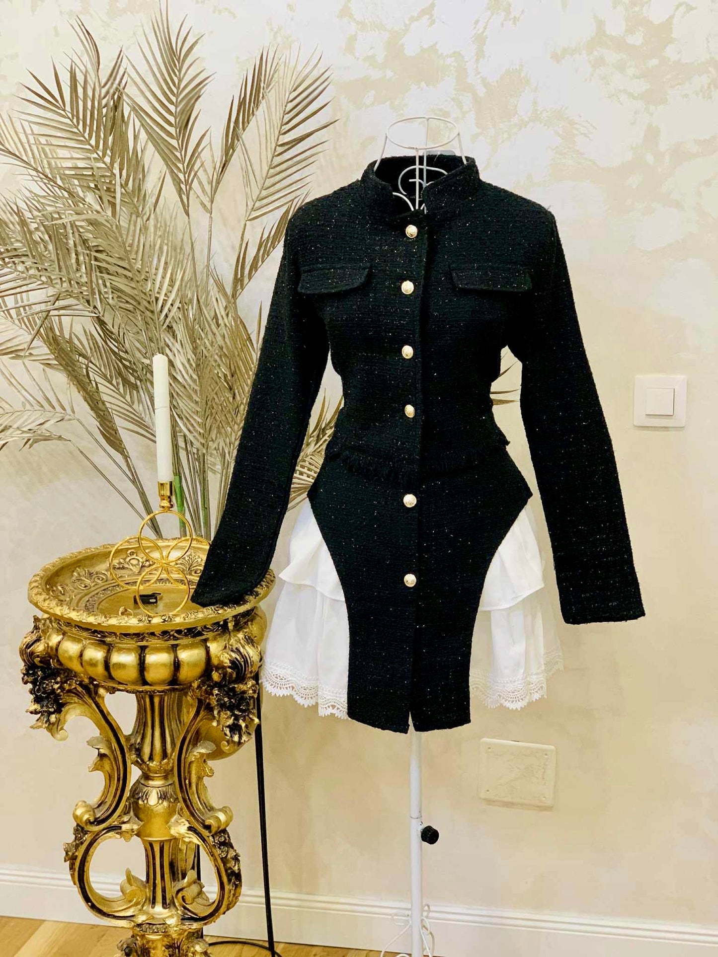 Compleu negru din tweed cu sacou si fusta