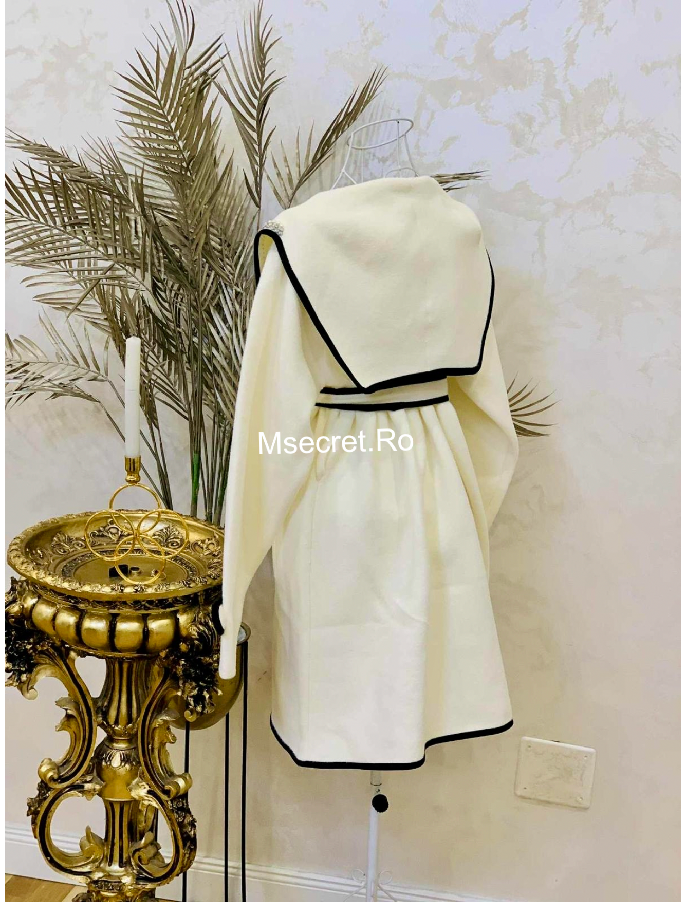 Palton crem din lana cu pietre