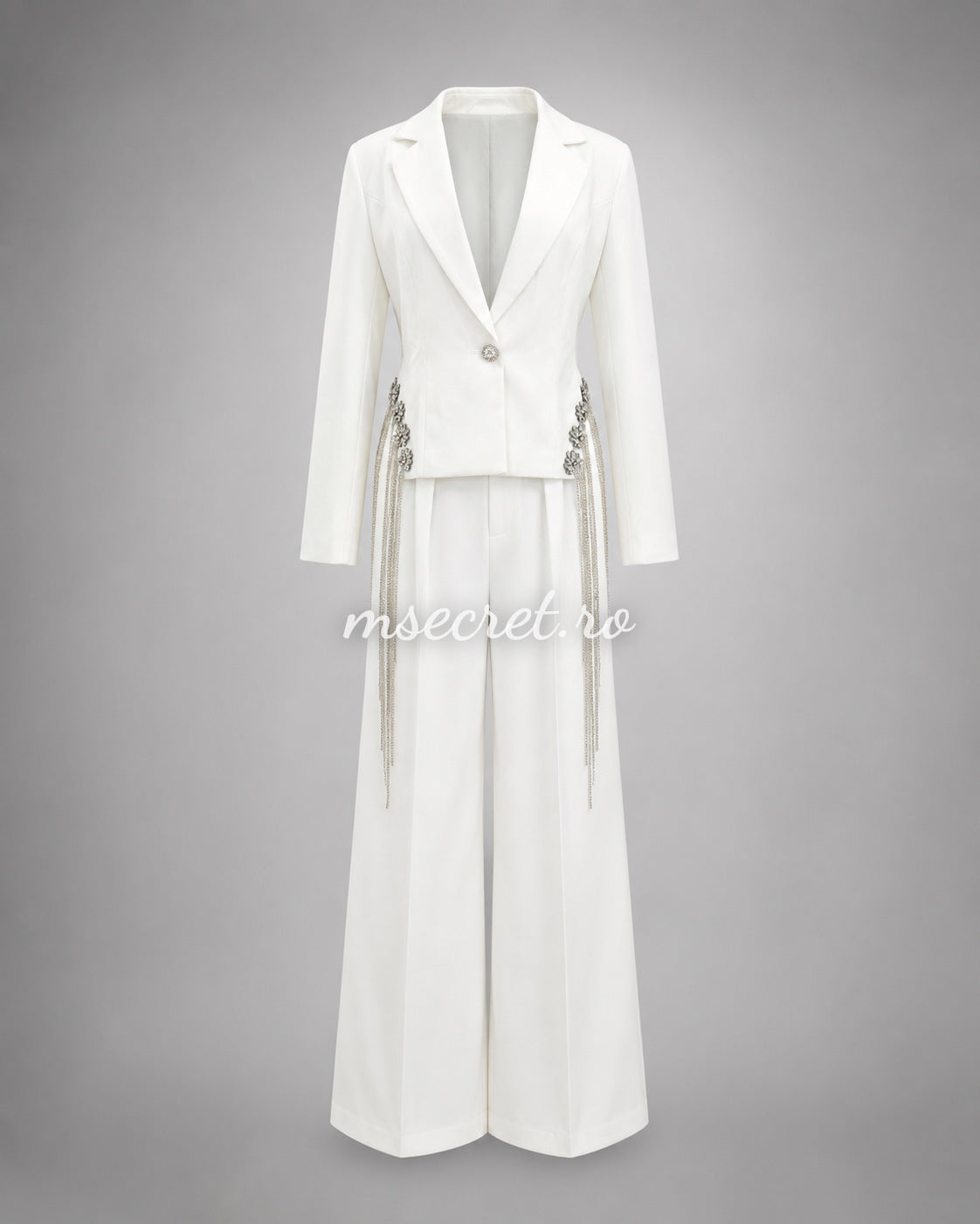 Elegant white suit with a blazer and flared trousers