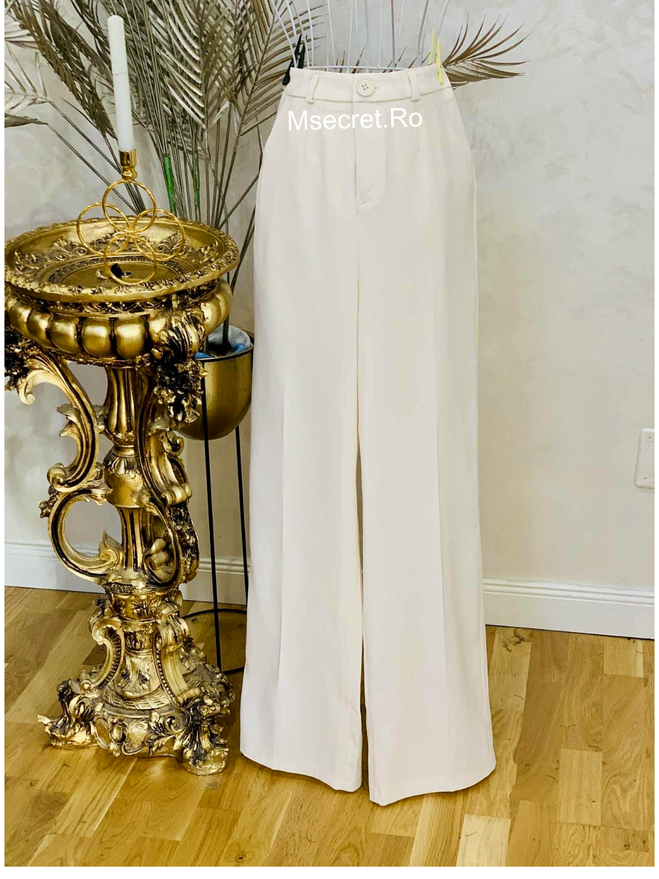 Elegant cream suit with ruffled jacket