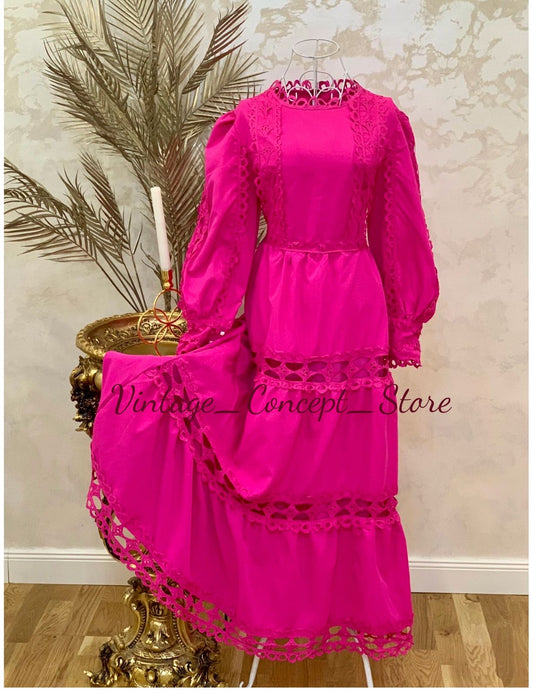 Rochie lunga cu maneci lungi si dantela