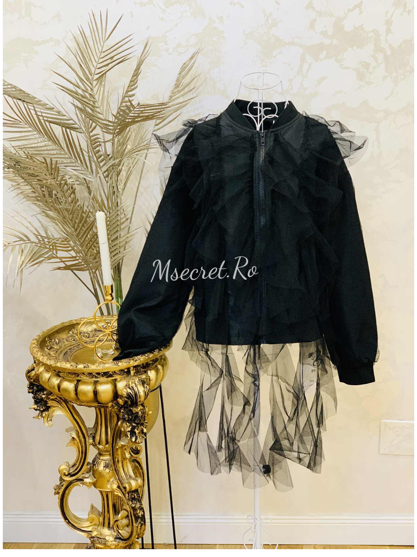 Geaca neagra cu tulle si volane