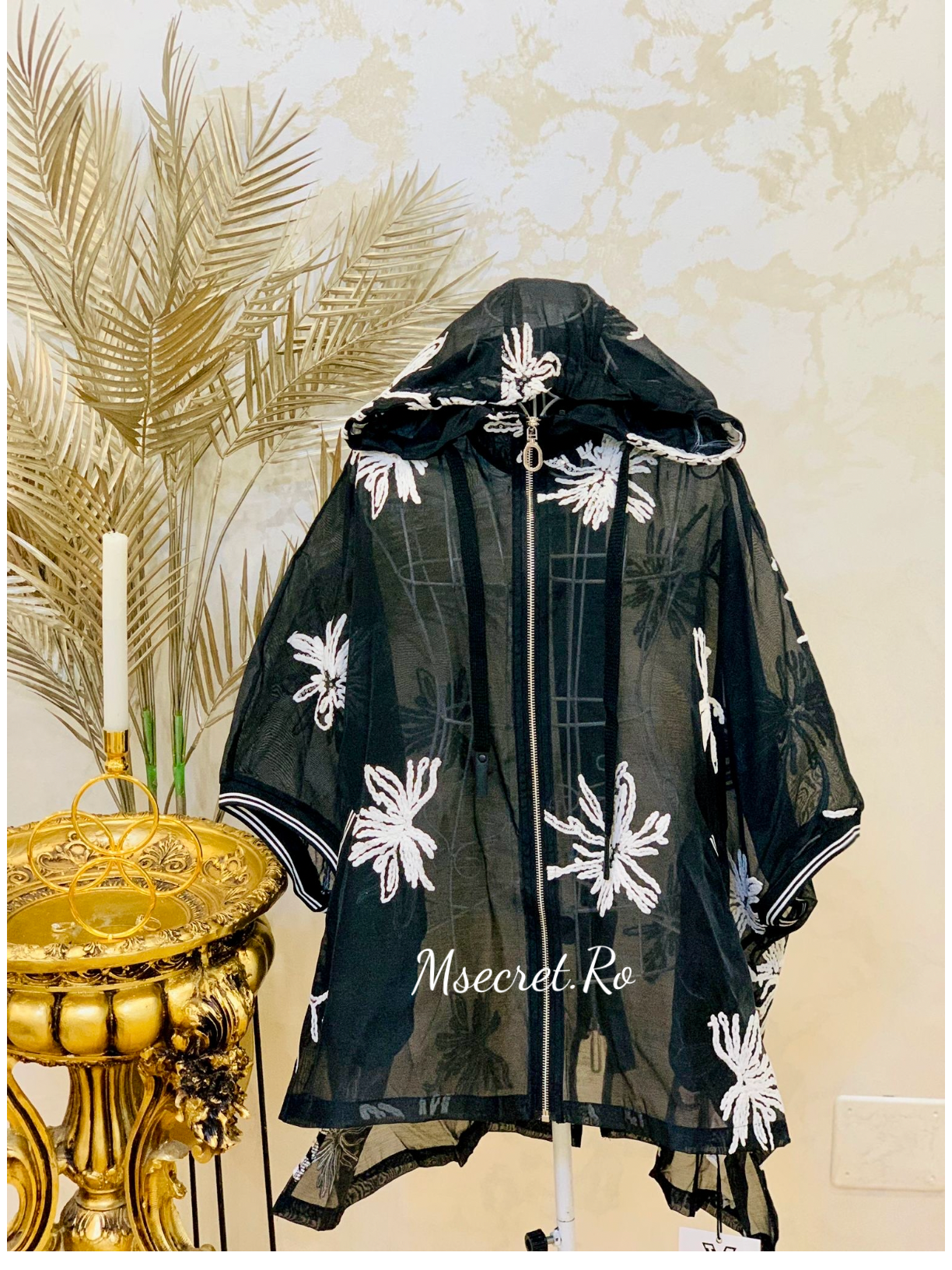 Jacheta neagra cu gluga
