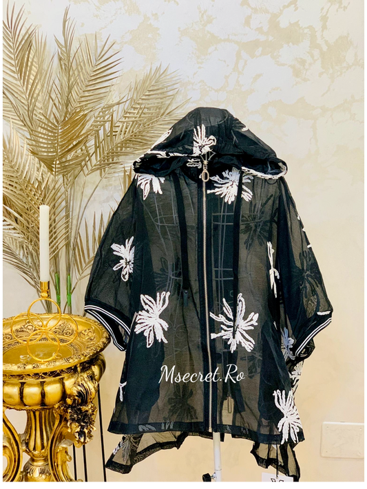 Jacheta neagra cu gluga