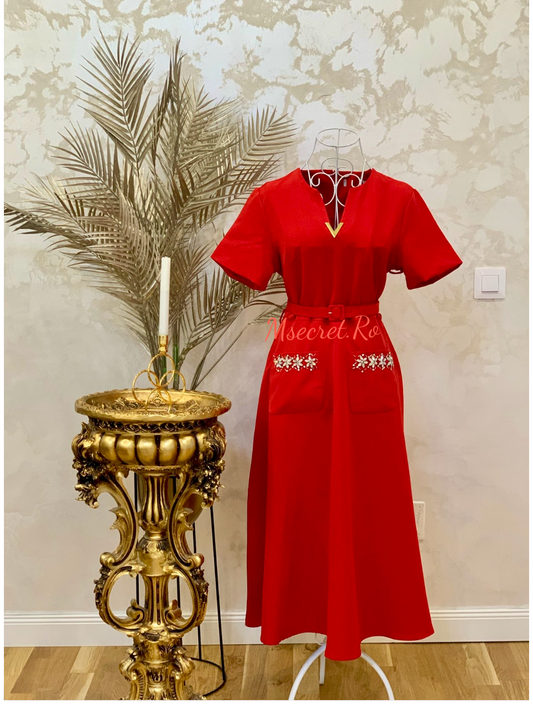 Rochie rosie midi cu maneca scurta cu aplicatii si curea
