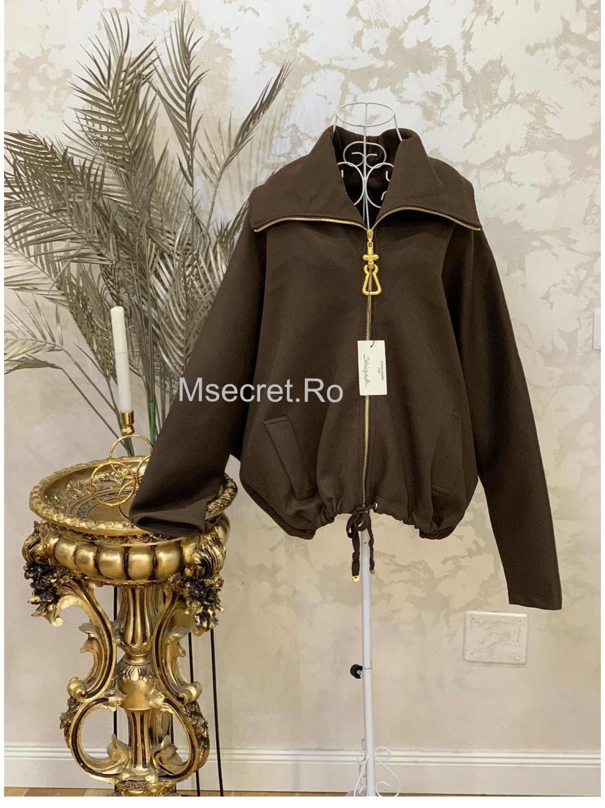 Geaca maro din denim cu detalii aurii