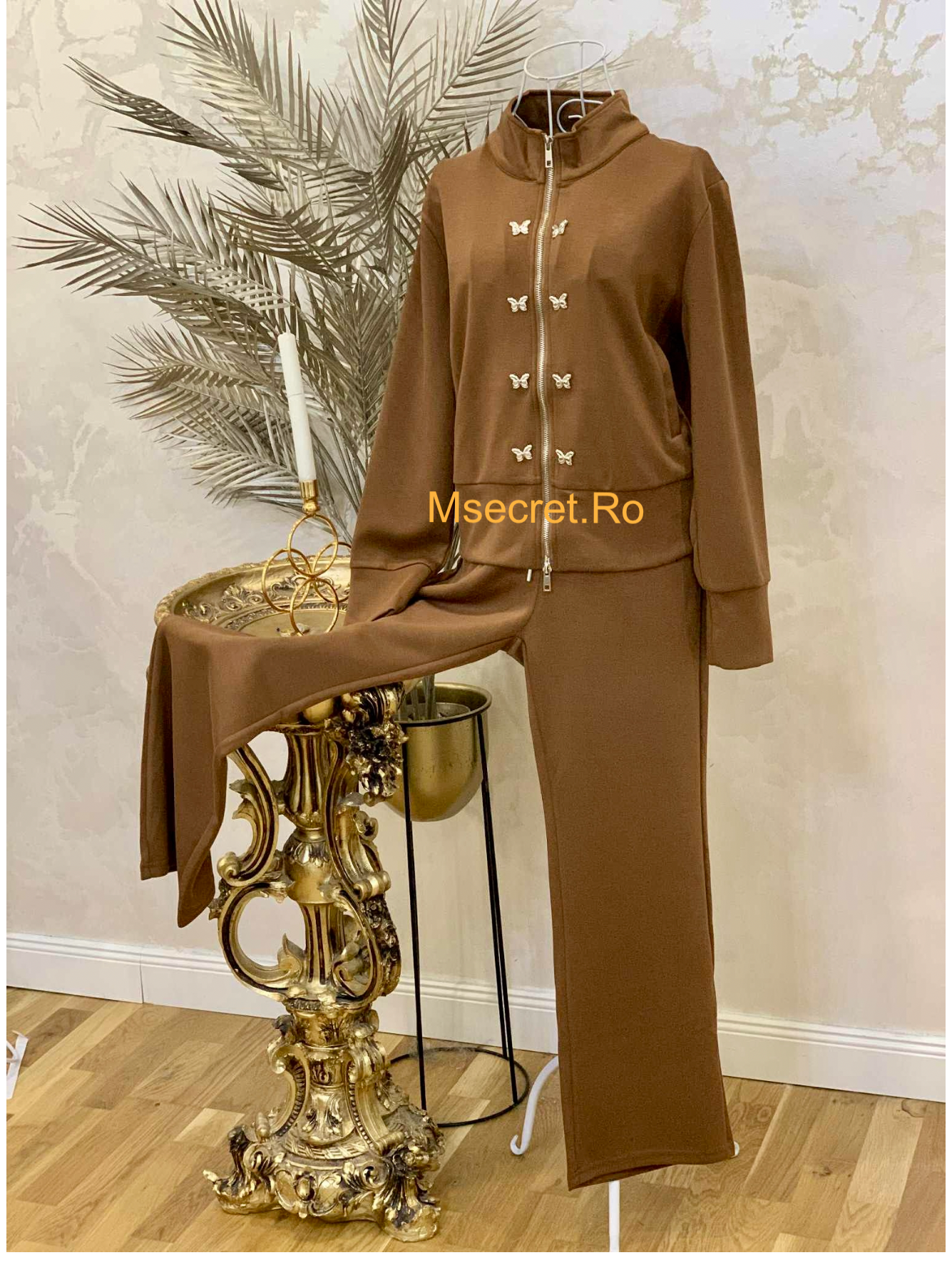 Compleu maro din bumbac cu pantaloni lungi si hanorac