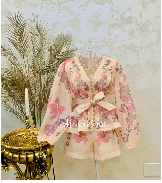 Compleu roz din in format din bluza si panatloni scurti