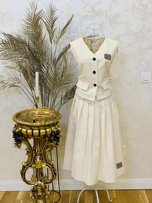 Compleu bej cu fusta si vesta