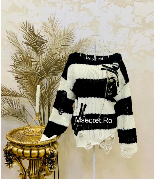 Pulover din lana Oversized cu Design Asimetric și Detalii Statement