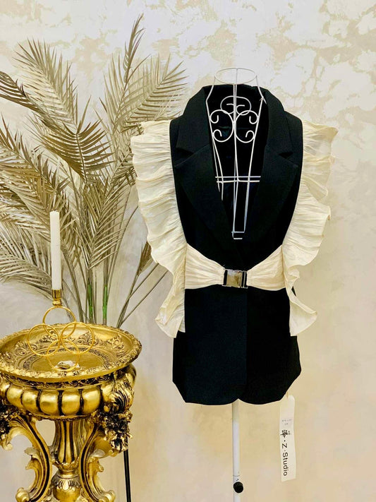 Vesta neagra cu maneci bufante