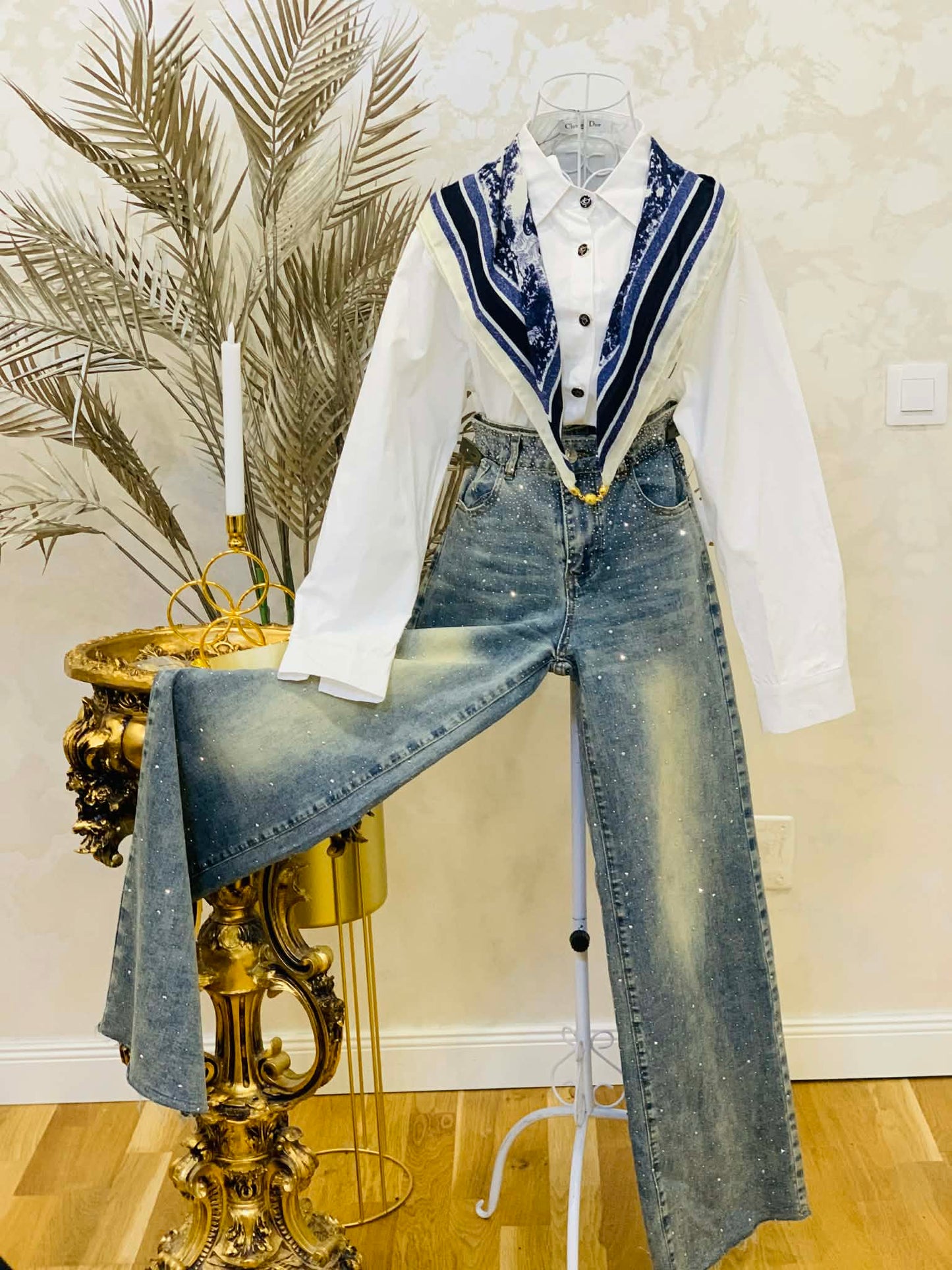 Flared jeans with stones