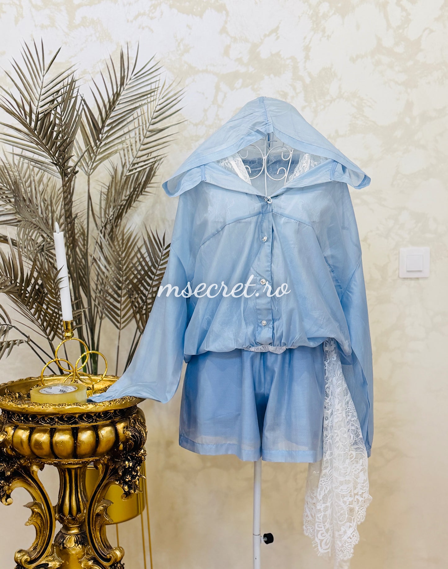 Compleu bleu cu pantaloni scurti și jacheta