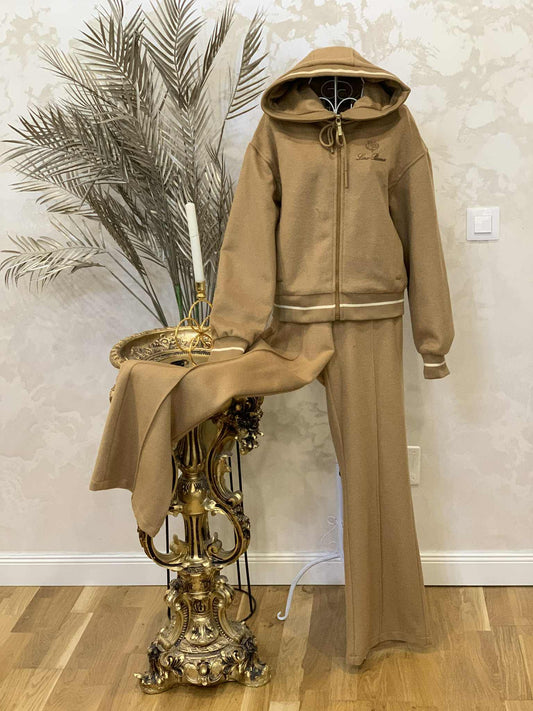 Compleu din lana cu bluza si pantaloni lungi