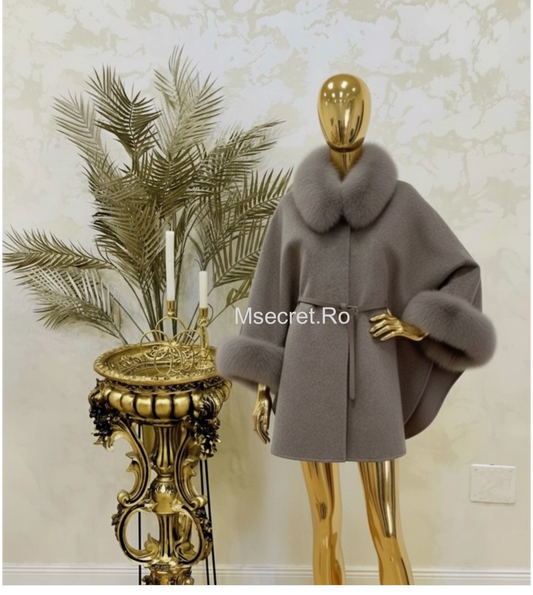 Capa din lana cu blana naturala