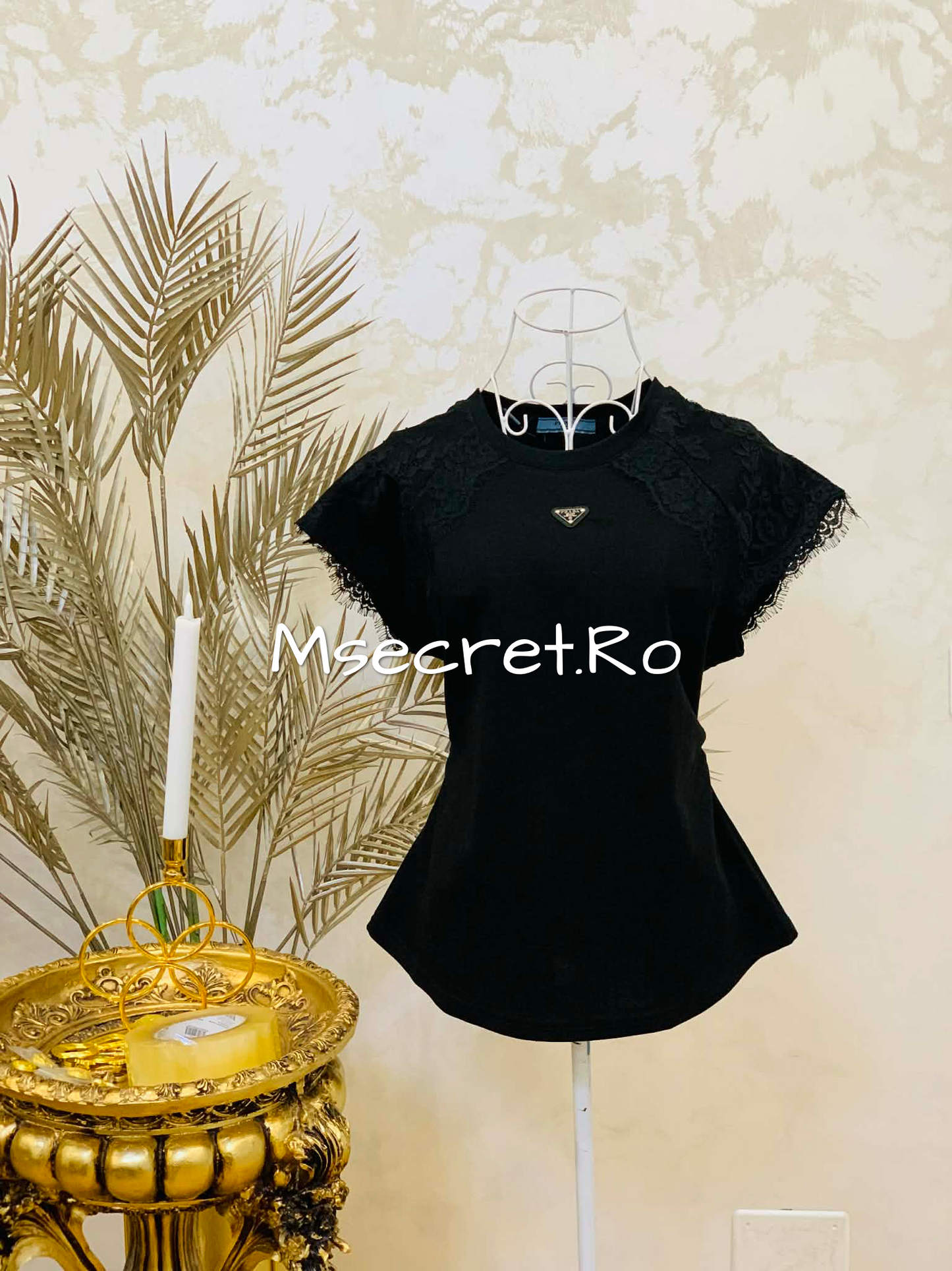Tricou negru cu dantela