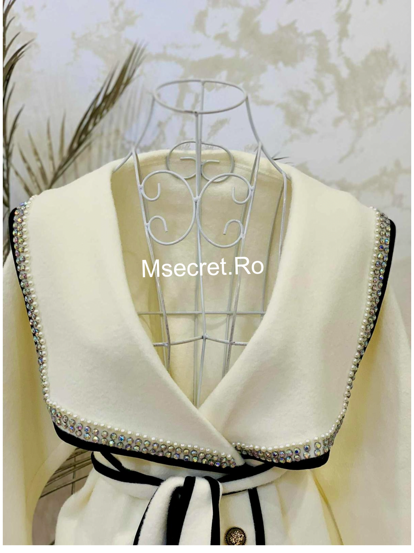 Palton crem din lana cu pietre