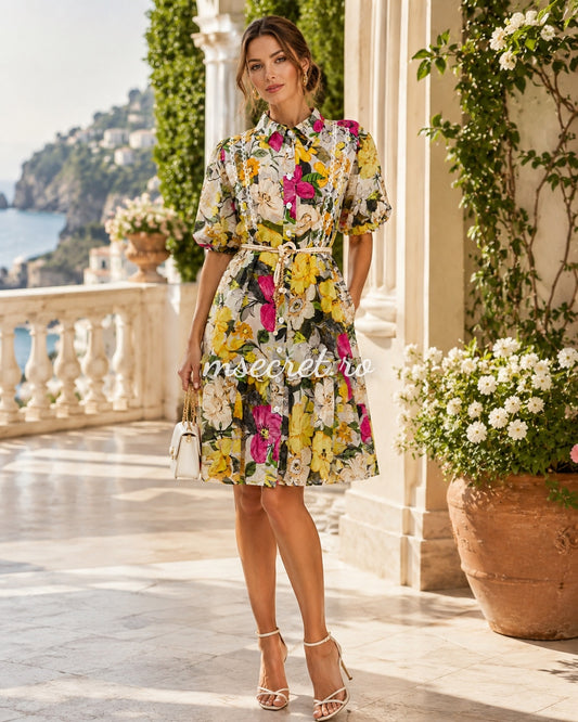Rochie vaporoasa cu imprimeu floral, maneci bufante si detalii din dantela