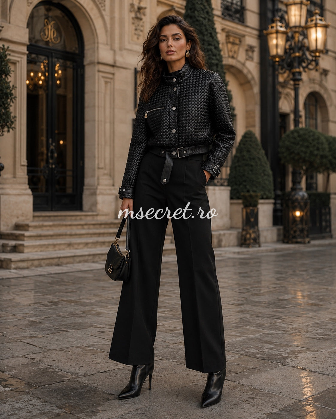 Geaca scurta din piele naturala neagra cu textura impletita