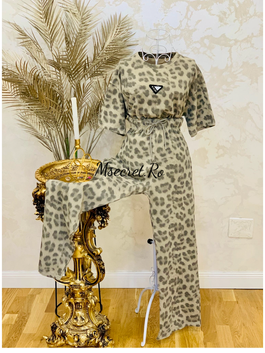 Compleu roz din bumbac format din tricou si pantaloni lungi