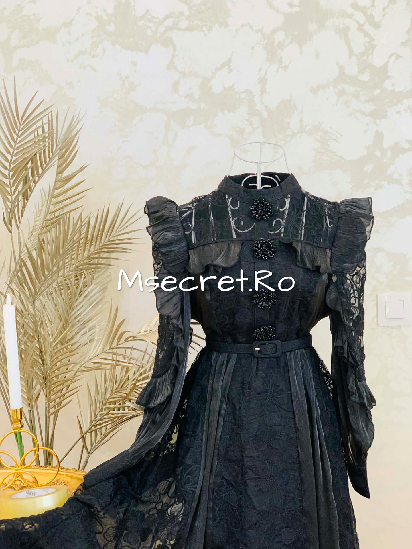 Rochie lungă elegantă neagră din dantelă cu volane