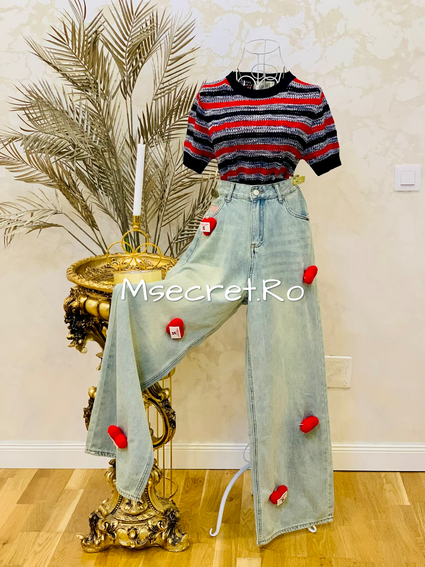 Blugi cu aplicatii inimioare