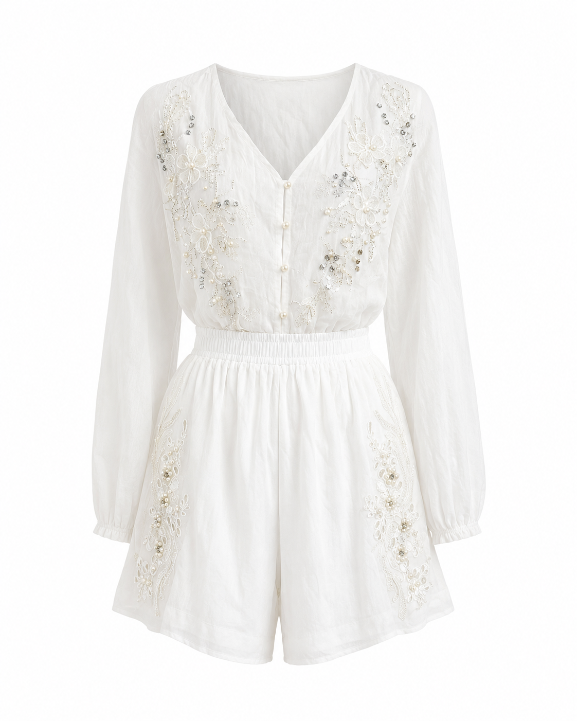 Compleu alb din in cu bluza brodata si pantaloni scurti