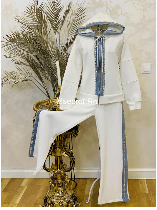 Compleu alb cu hanorac