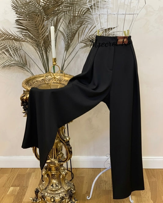 Pantaloni negri moderni