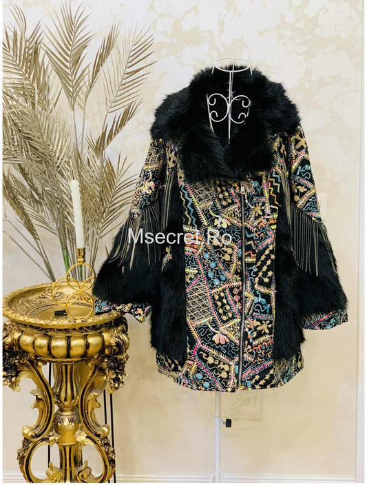 Haina de blana cu motive traditionale