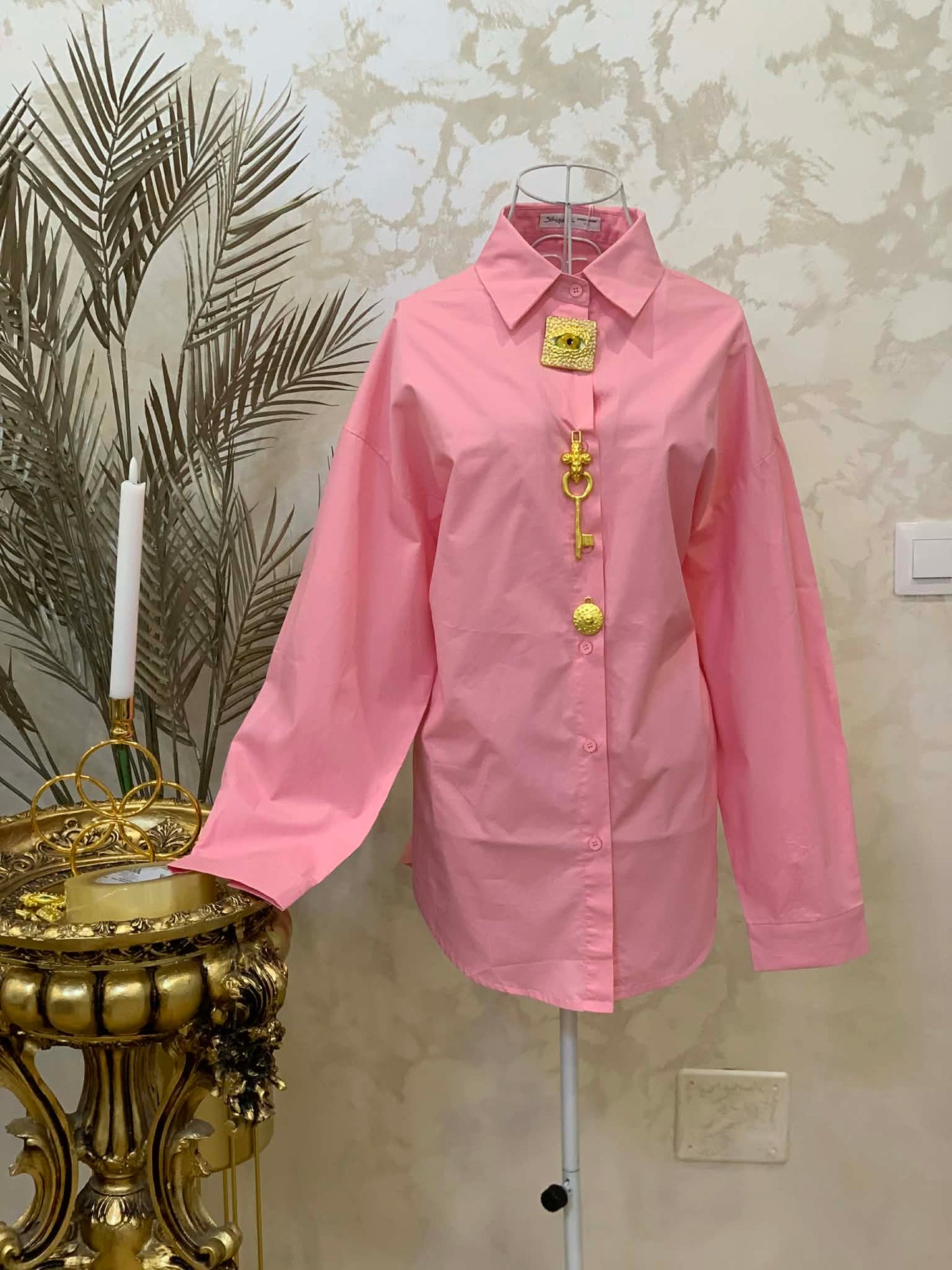 Pink cotton shirt with gold details