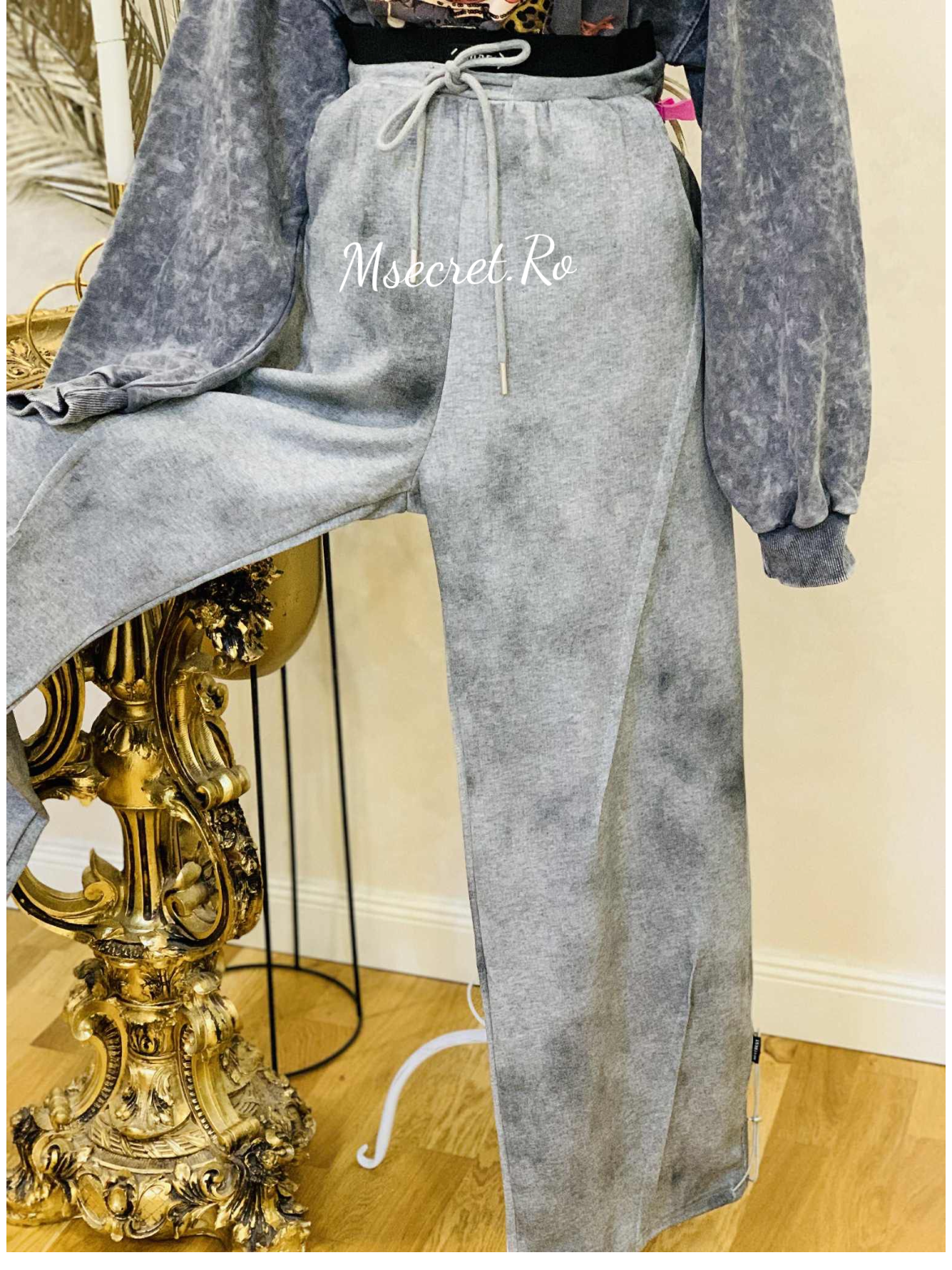 Pantaloni lungi cu talie moderna si buzunare