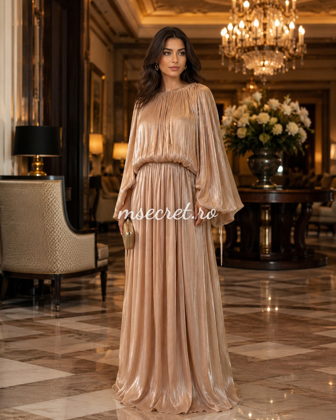 Rochie lunga champagne cu efect satinat si maneci ample