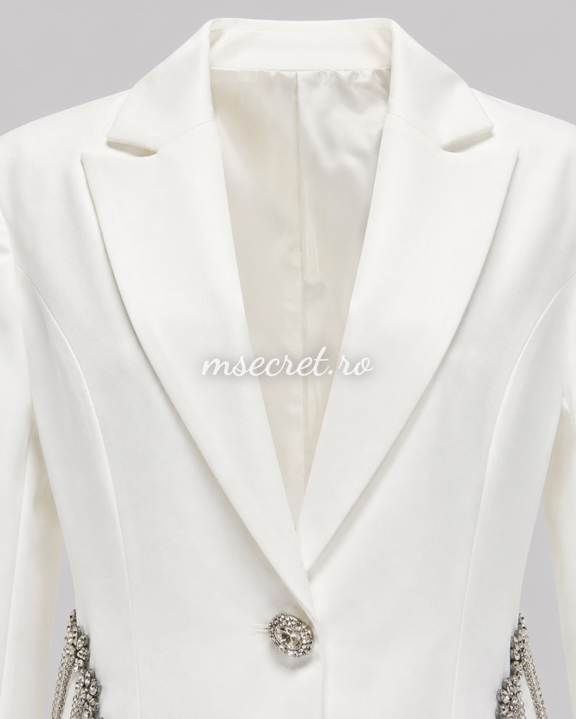 Elegant white suit with a blazer and flared trousers