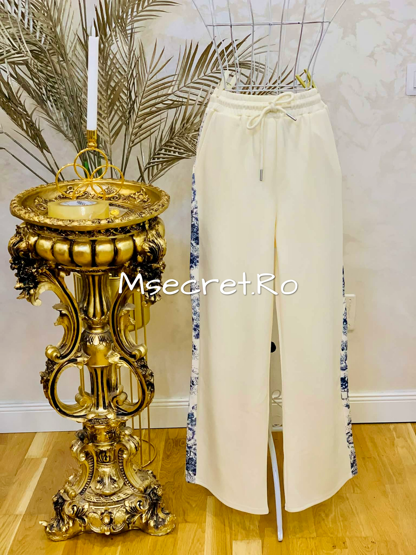 Compleu bej cu imprimeu