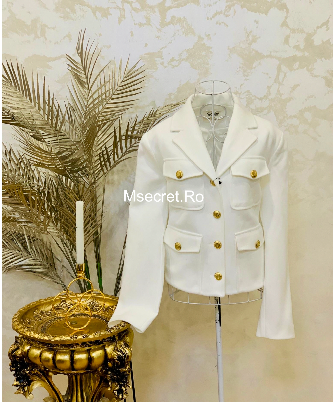 Sacou alb elegant cu nasturi aurii