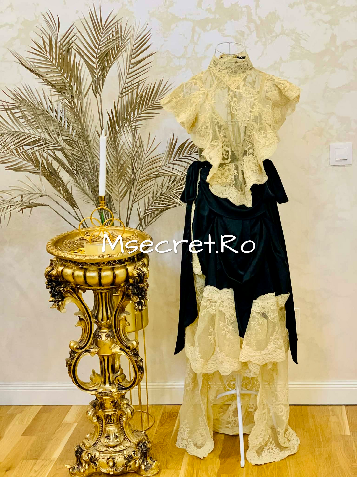 Compleu din dantela cu fusta si top